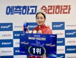 노란 수영복에 섹시한 몸매 어필하는 존예 처자