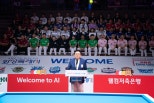 노란 수영복에 섹시한 몸매 어필하는 존예 처자