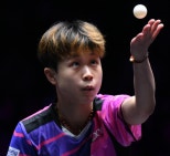 노란 수영복에 섹시한 몸매 어필하는 존예 처자