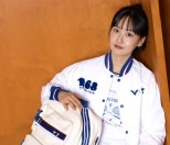 노란 수영복에 섹시한 몸매 어필하는 존예 처자