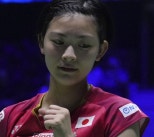 노란 수영복에 섹시한 몸매 어필하는 존예 처자