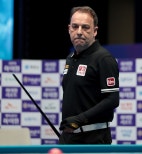 노란 수영복에 섹시한 몸매 어필하는 존예 처자