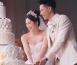 노란 수영복에 섹시한 몸매 어필하는 존예 처자