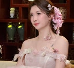 노란 수영복에 섹시한 몸매 어필하는 존예 처자