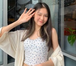 노란 수영복에 섹시한 몸매 어필하는 존예 처자