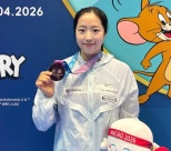 노란 수영복에 섹시한 몸매 어필하는 존예 처자