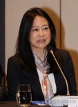 노란 수영복에 섹시한 몸매 어필하는 존예 처자