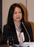 노란 수영복에 섹시한 몸매 어필하는 존예 처자