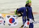 노란 수영복에 섹시한 몸매 어필하는 존예 처자