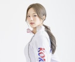 노란 수영복에 섹시한 몸매 어필하는 존예 처자