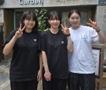 노란 수영복에 섹시한 몸매 어필하는 존예 처자