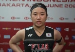 노란 수영복에 섹시한 몸매 어필하는 존예 처자