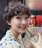 노란 수영복에 섹시한 몸매 어필하는 존예 처자