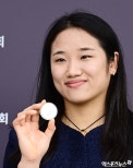 노란 수영복에 섹시한 몸매 어필하는 존예 처자