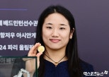 노란 수영복에 섹시한 몸매 어필하는 존예 처자