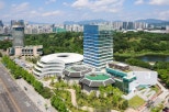 노란 수영복에 섹시한 몸매 어필하는 존예 처자