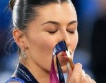 노란 수영복에 섹시한 몸매 어필하는 존예 처자