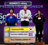 노란 수영복에 섹시한 몸매 어필하는 존예 처자