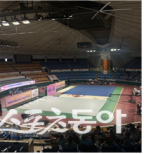 노란 수영복에 섹시한 몸매 어필하는 존예 처자