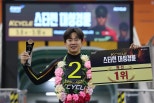 노란 수영복에 섹시한 몸매 어필하는 존예 처자