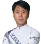 노란 수영복에 섹시한 몸매 어필하는 존예 처자