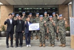 노란 수영복에 섹시한 몸매 어필하는 존예 처자