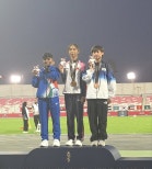 노란 수영복에 섹시한 몸매 어필하는 존예 처자