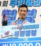 노란 수영복에 섹시한 몸매 어필하는 존예 처자