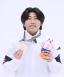 노란 수영복에 섹시한 몸매 어필하는 존예 처자