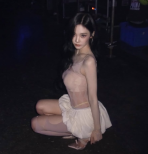 노란 수영복에 섹시한 몸매 어필하는 존예 처자