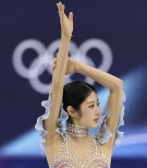 노란 수영복에 섹시한 몸매 어필하는 존예 처자