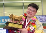 노란 수영복에 섹시한 몸매 어필하는 존예 처자