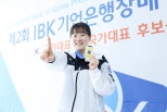 노란 수영복에 섹시한 몸매 어필하는 존예 처자