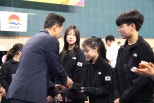 노란 수영복에 섹시한 몸매 어필하는 존예 처자
