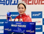 노란 수영복에 섹시한 몸매 어필하는 존예 처자