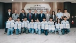 노란 수영복에 섹시한 몸매 어필하는 존예 처자
