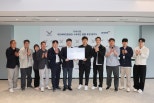 노란 수영복에 섹시한 몸매 어필하는 존예 처자