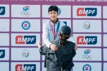 노란 수영복에 섹시한 몸매 어필하는 존예 처자