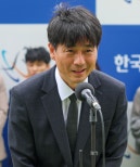 노란 수영복에 섹시한 몸매 어필하는 존예 처자