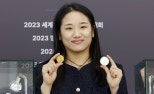 노란 수영복에 섹시한 몸매 어필하는 존예 처자