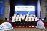 노란 수영복에 섹시한 몸매 어필하는 존예 처자