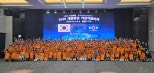 노란 수영복에 섹시한 몸매 어필하는 존예 처자