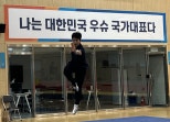 노란 수영복에 섹시한 몸매 어필하는 존예 처자
