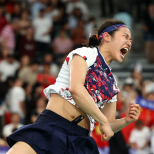 노란 수영복에 섹시한 몸매 어필하는 존예 처자