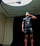 노란 수영복에 섹시한 몸매 어필하는 존예 처자