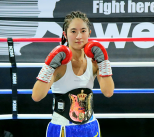 노란 수영복에 섹시한 몸매 어필하는 존예 처자