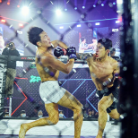 노란 수영복에 섹시한 몸매 어필하는 존예 처자