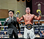 노란 수영복에 섹시한 몸매 어필하는 존예 처자