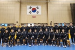 노란 수영복에 섹시한 몸매 어필하는 존예 처자