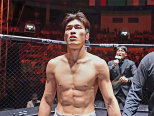 노란 수영복에 섹시한 몸매 어필하는 존예 처자